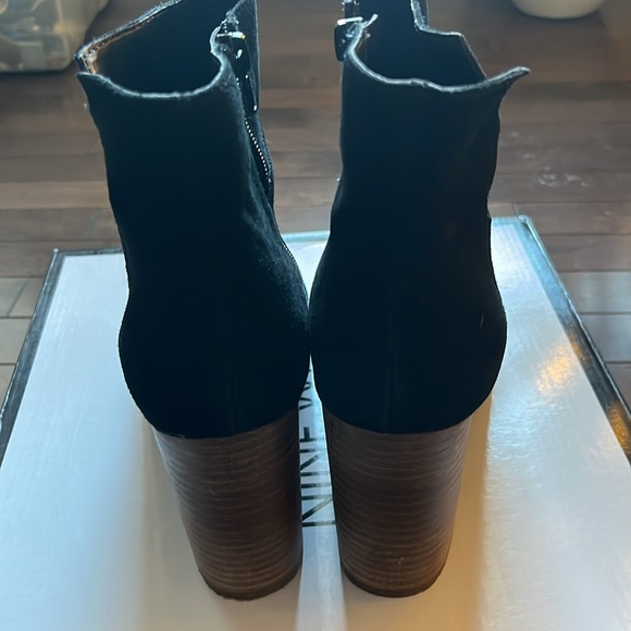 Nine West Suede ankle bootie (hoffleno) with chunky heel size 9 - Picture 3 of 7